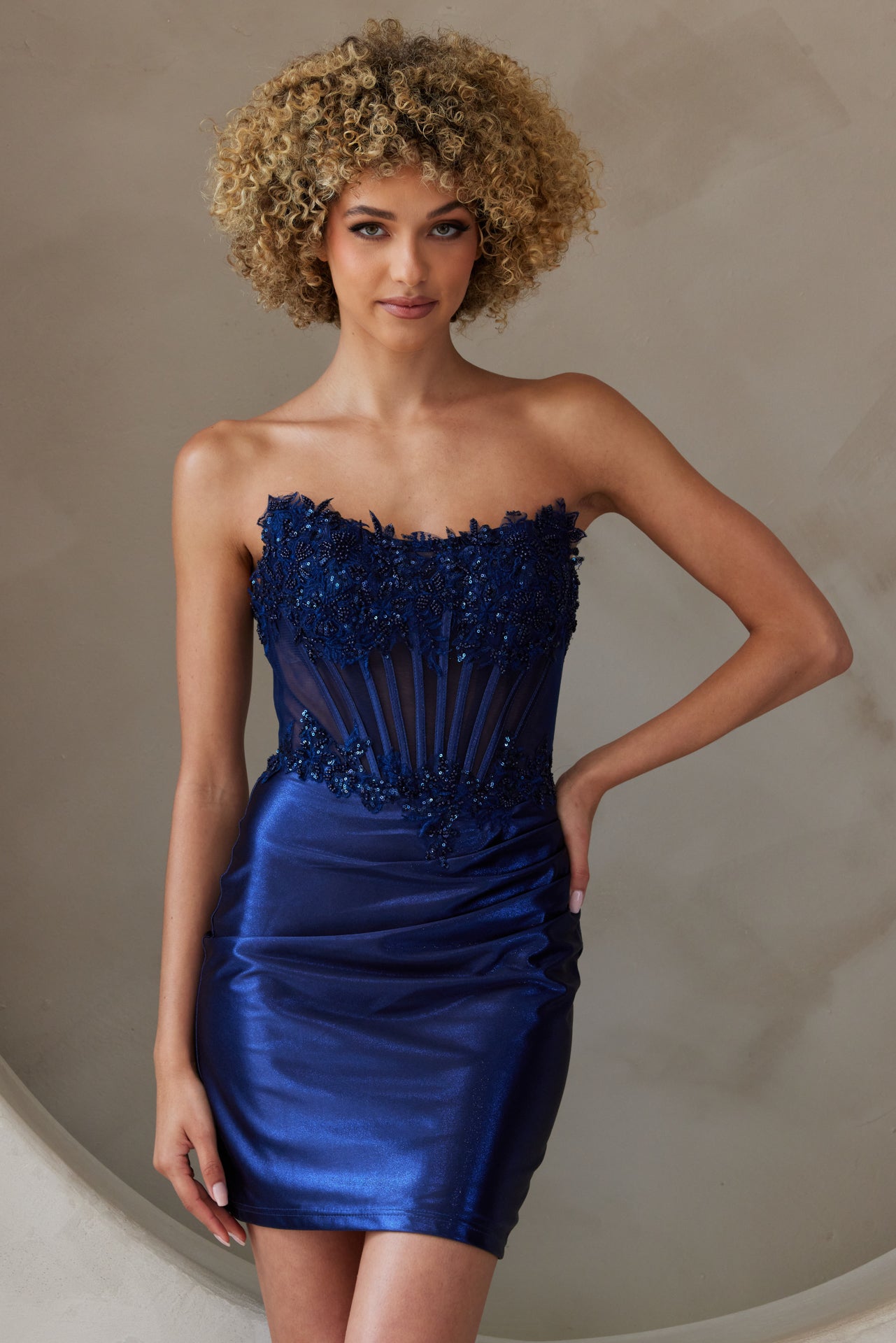 AC25-BZ9025S STRAPLESS APPLIQUÉ DRESS
