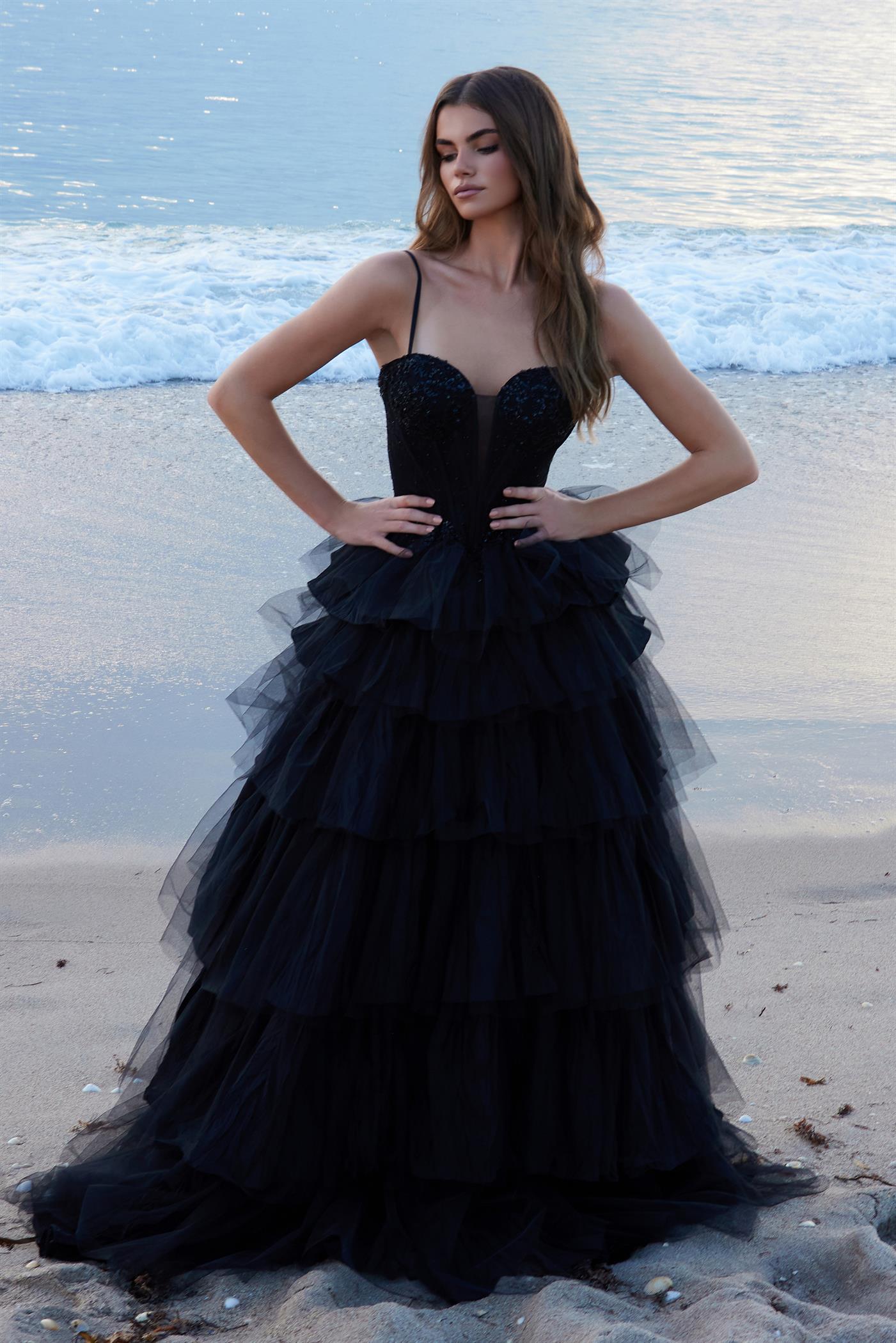 NA25-Y1545 BEAUTIFUL LONG BALL GOWN WITH A MULTI-LAYERED TULLE SKIRT SWEETHEART TOP