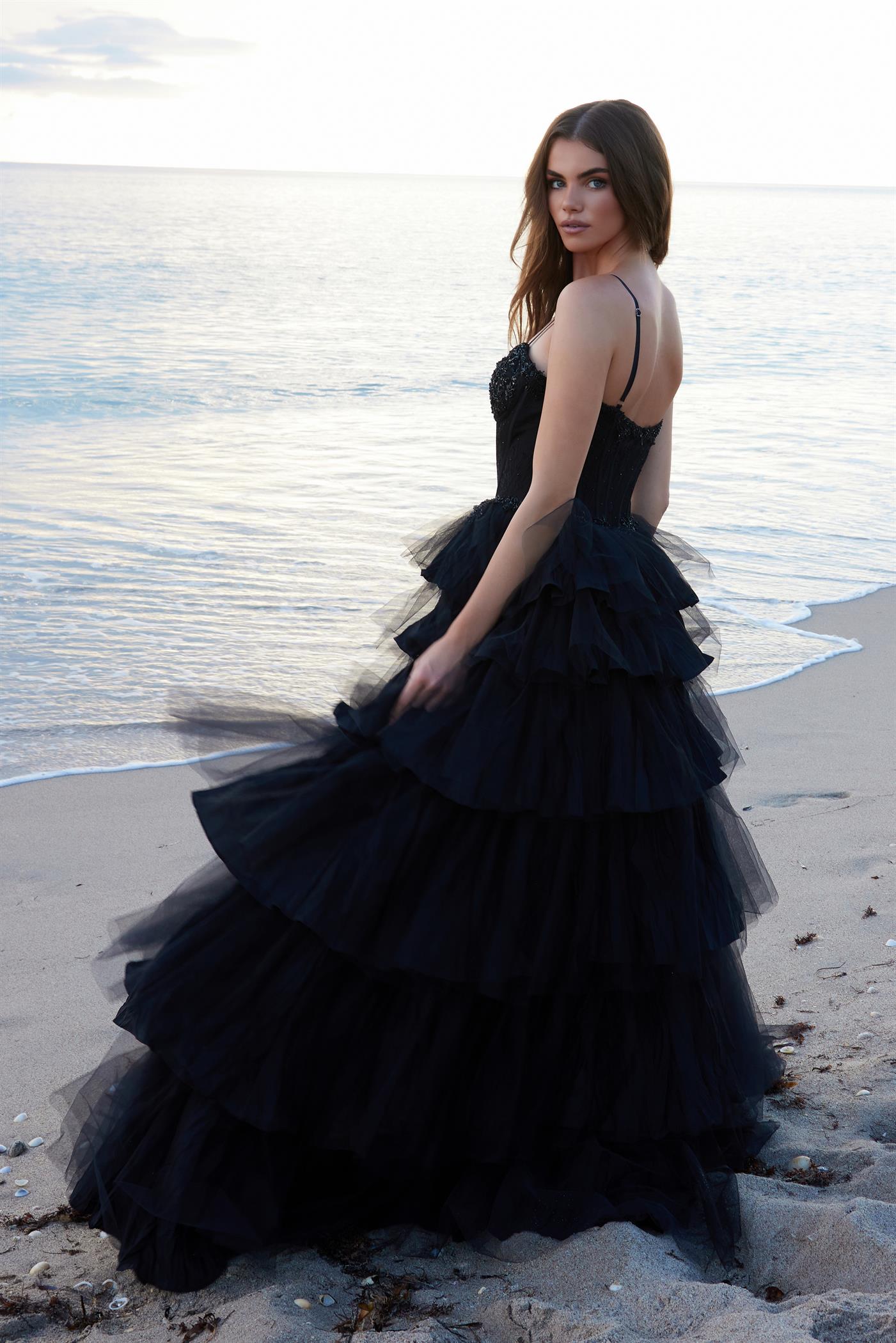 NA25-Y1545 BEAUTIFUL LONG BALL GOWN WITH A MULTI-LAYERED TULLE SKIRT SWEETHEART TOP