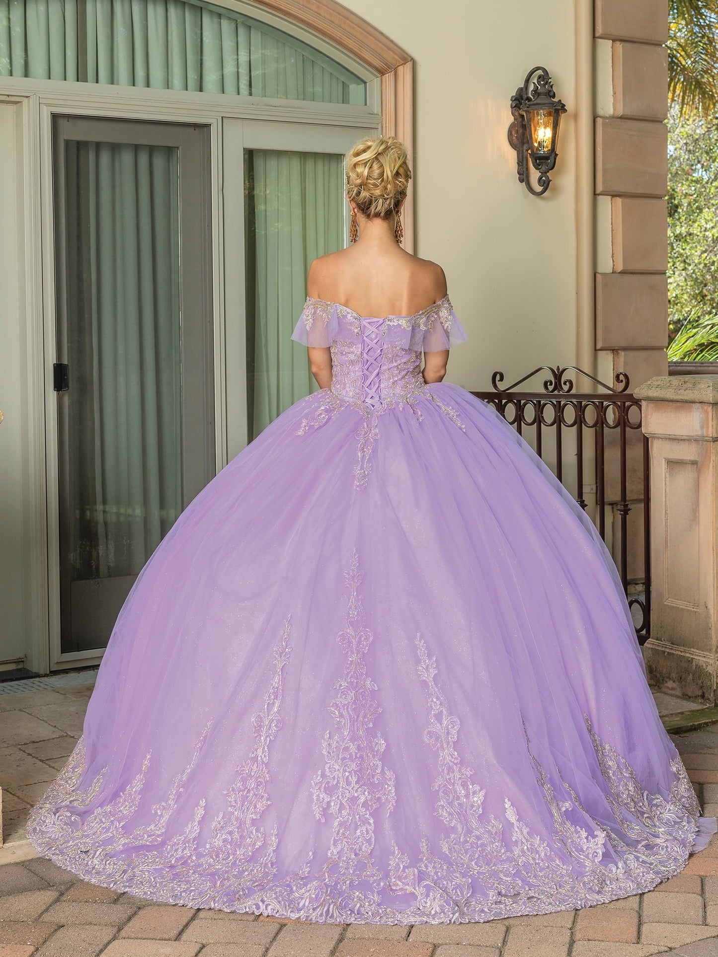 DQ25-1615 CLASSIC ELEGANCE BALL GOWN WITH OFF-SHOULDER SLEEVES