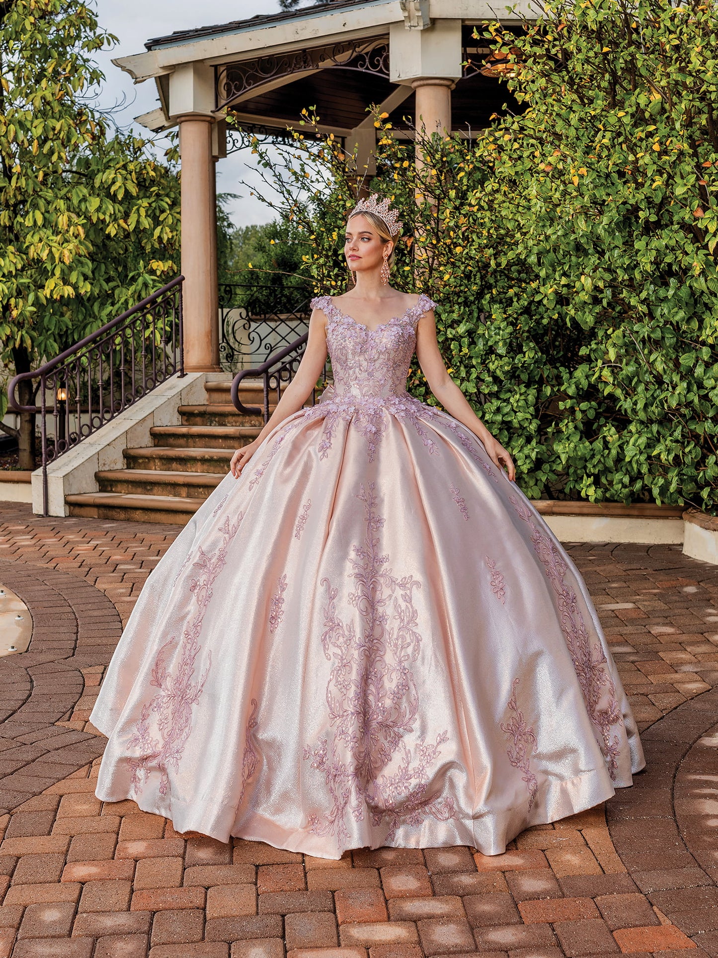 DQ25-1762 SOPHISTICATED V-BACK GOWN WITH LACE EMBELLISHMENT AND OVERSIZED BOW DETAIL