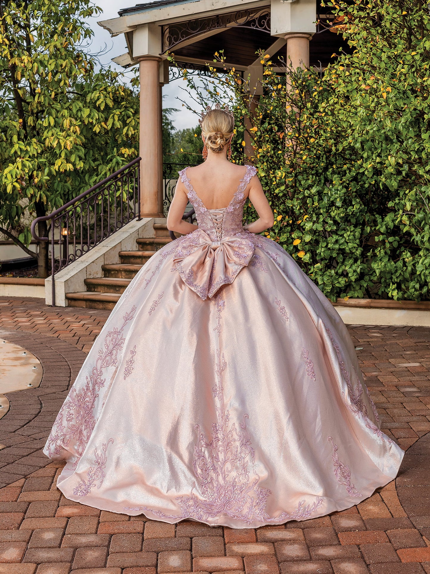 DQ25-1762 SOPHISTICATED V-BACK GOWN WITH LACE EMBELLISHMENT AND OVERSIZED BOW DETAIL