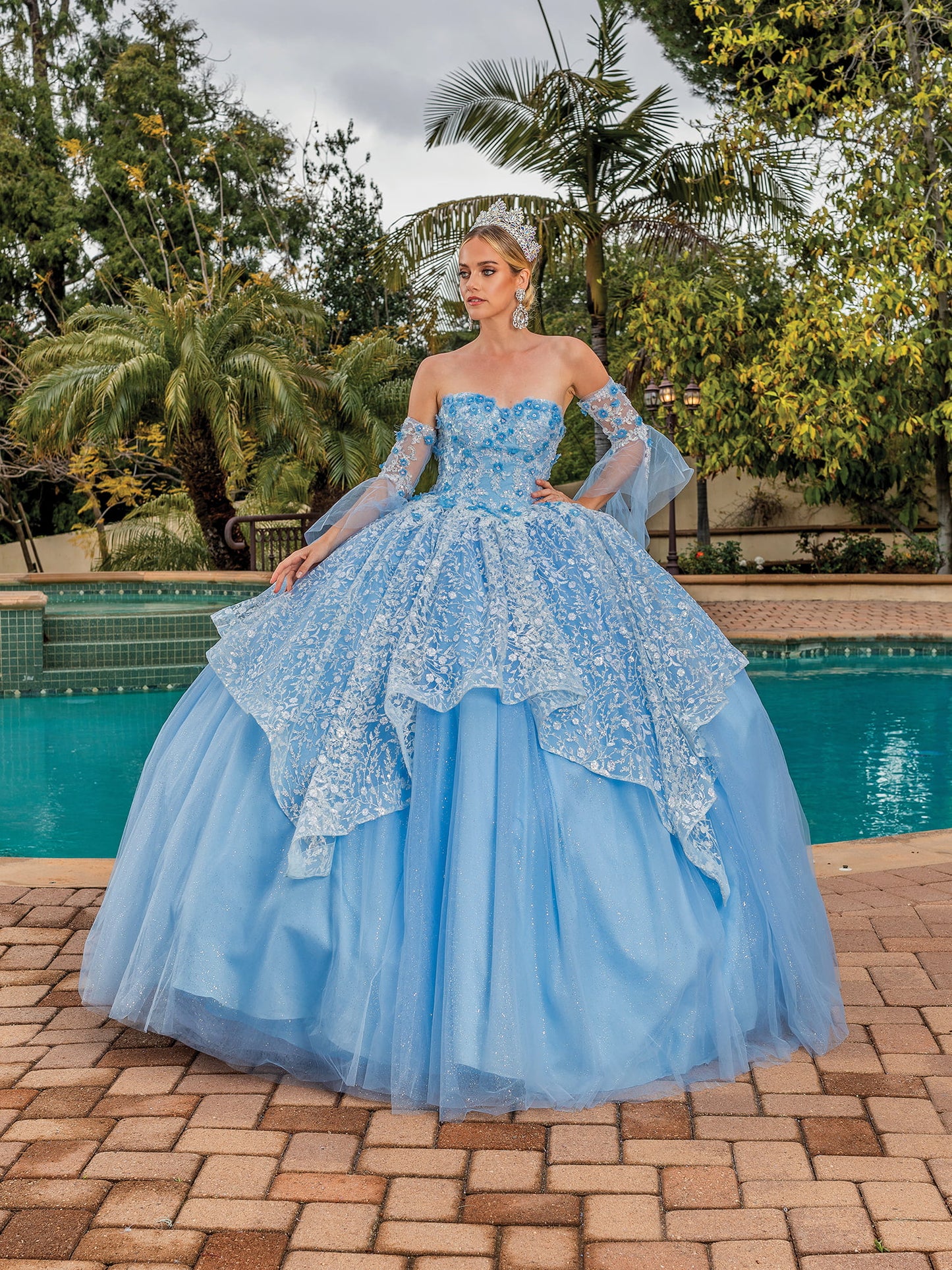DQ25-1773 TRAPLESS GOWN WITH SEQUINED LACE BODICE AND FULL TULLE SKIRT