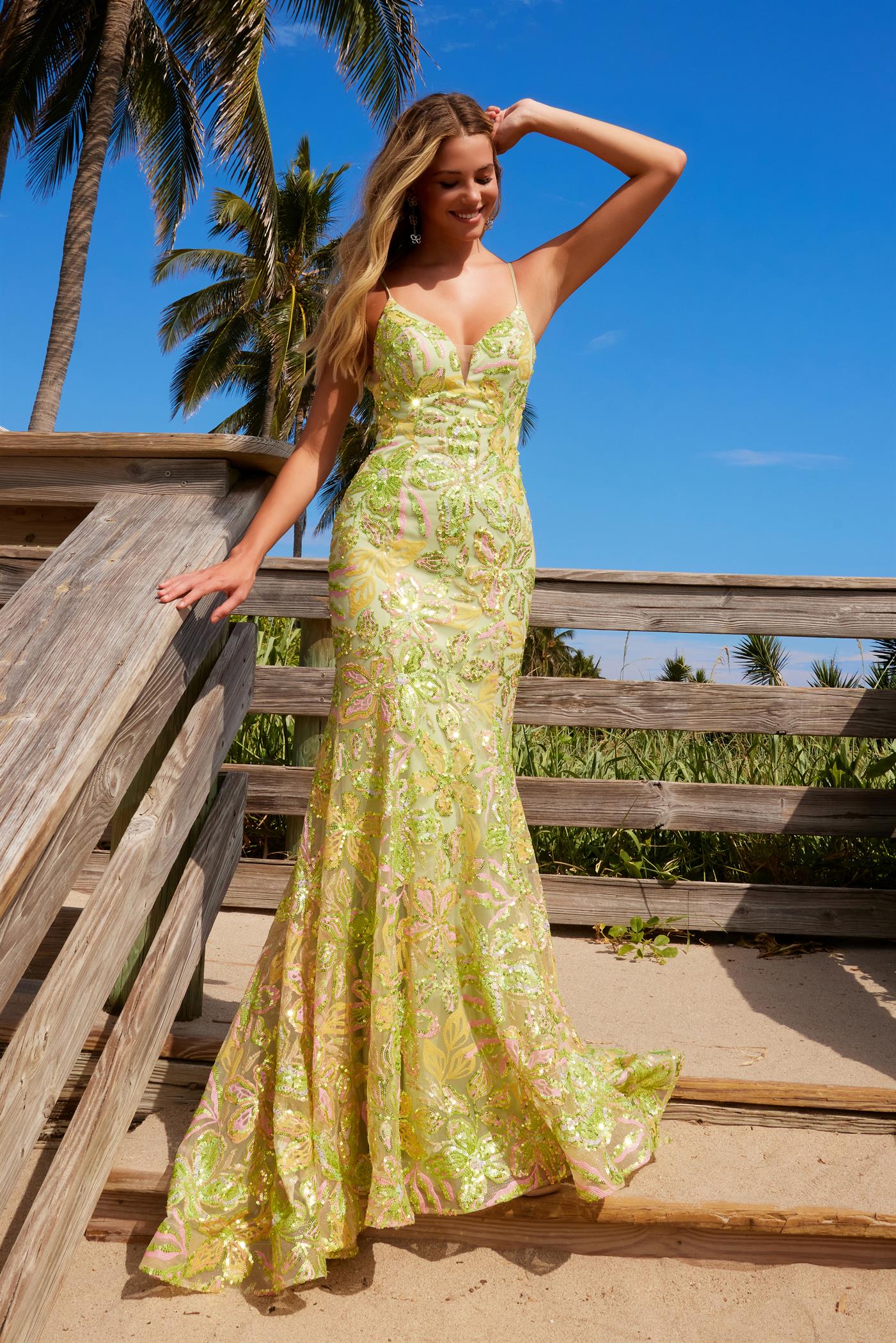 NA25-Q1540 TULLE MATERIAL WITH A FULLY SEQUINED APPLIQUE V-NECKLINE AND BACK