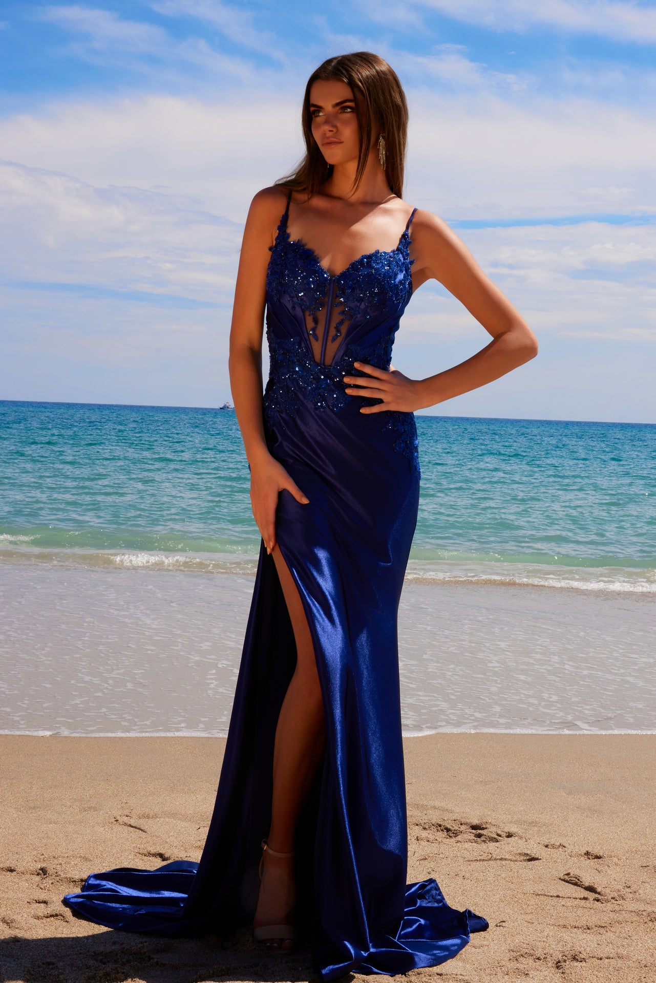 NA25-E1488 SWEETHEART NECKLINE AND SPAGHETTI STRAPS OPEN SLIT RUCHED BACK