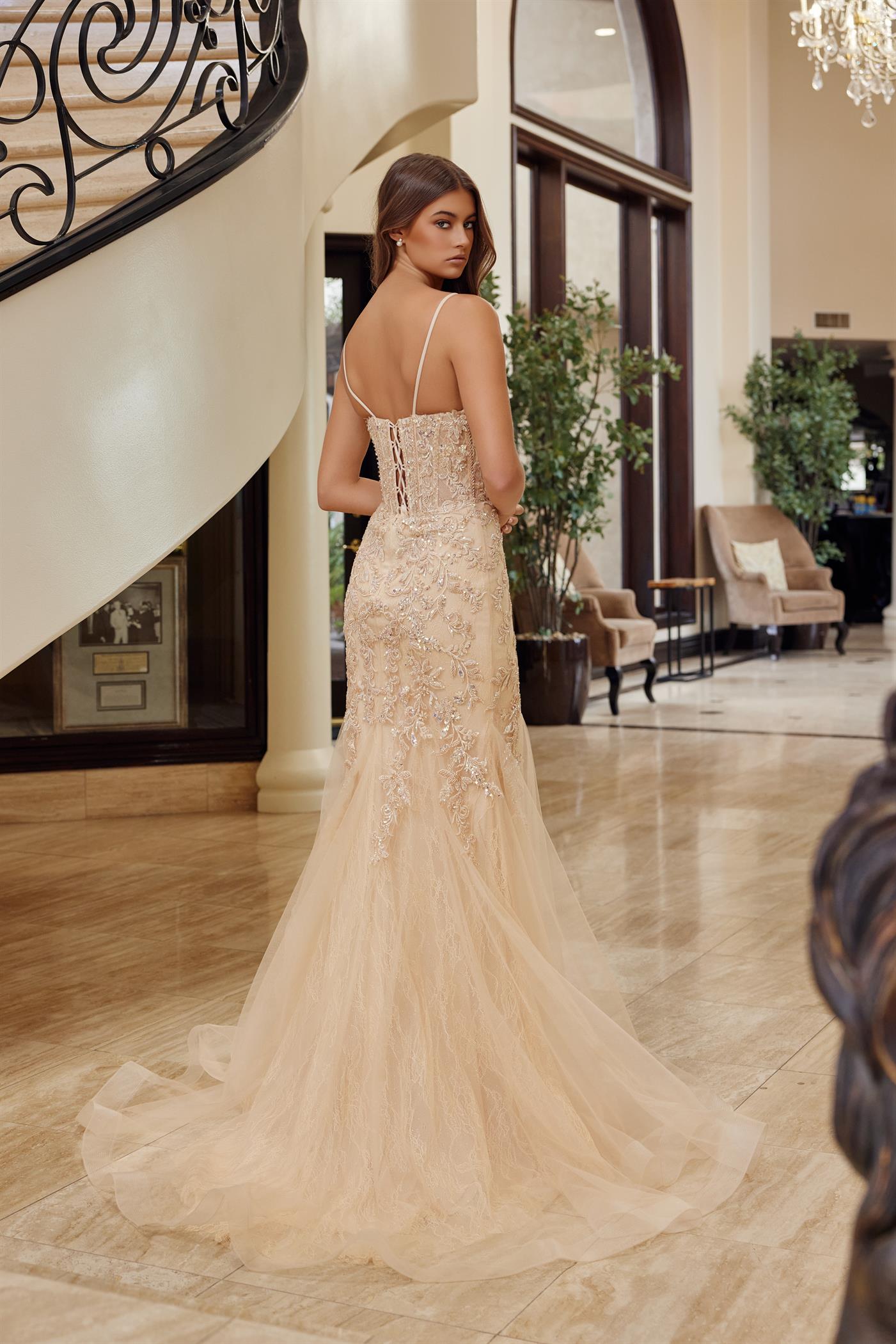 NOX26-H1874 TRUMPET SILHOUETTE TULLE MATERIAL PLUNGING SEMI SWEETHEAR